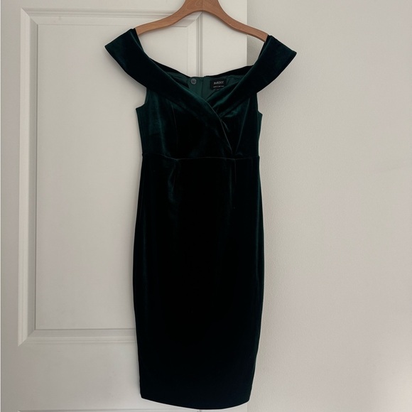NEW Bardot women’s Off-The-Shoulder Sweetheart Velvet sheath Dress small 4 6 - Picture 5 of 10